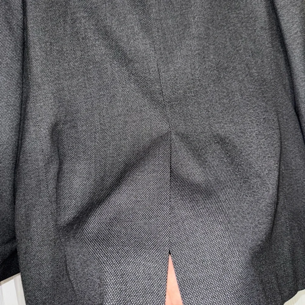 Haggar Gray Sport Coat with Notched Lapels and Padded Shoulders